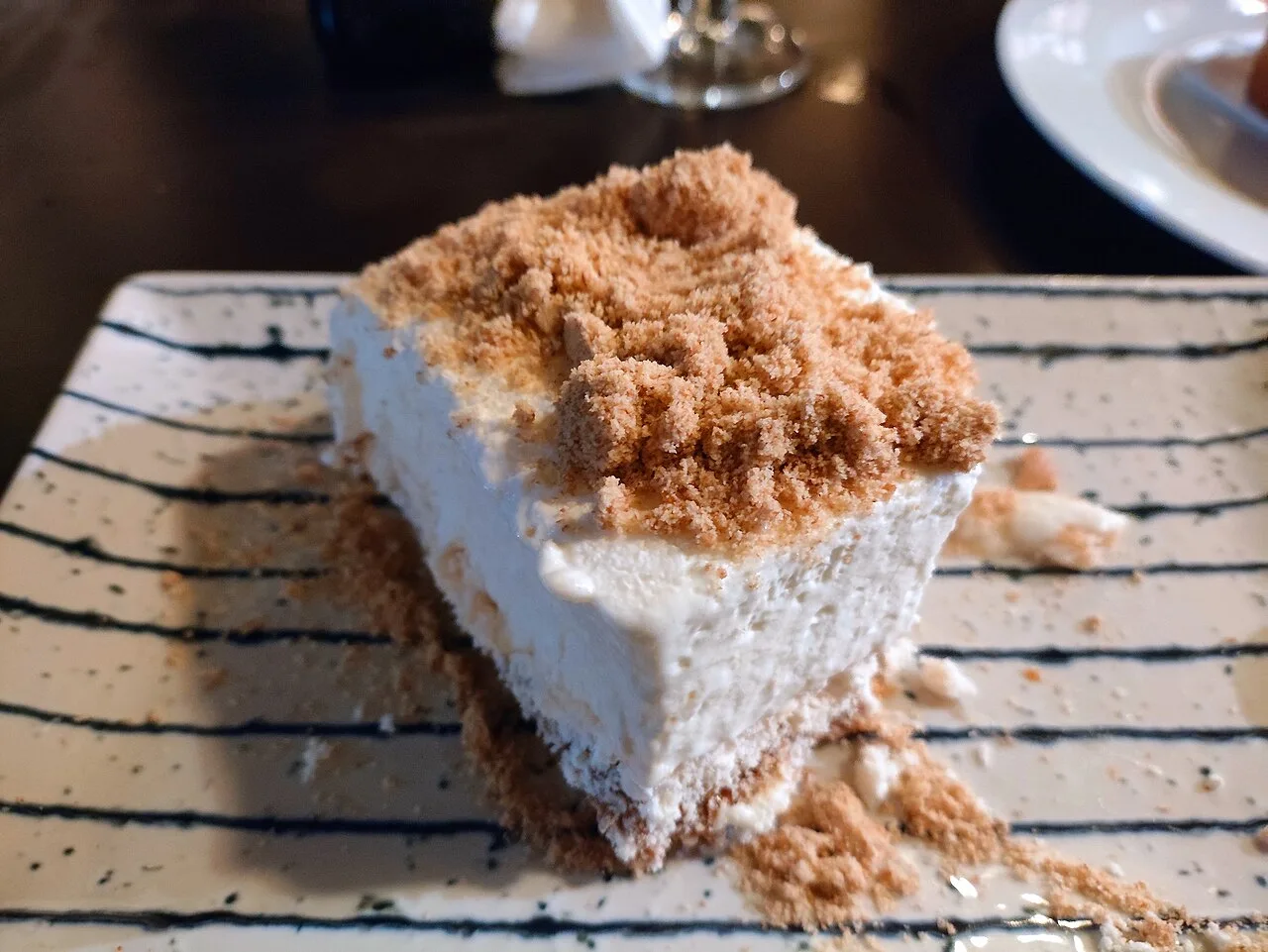Traditioneel Canarisch dessert Polvito Uruguayo geserveerd in een restaurant op de Canarische Eilanden